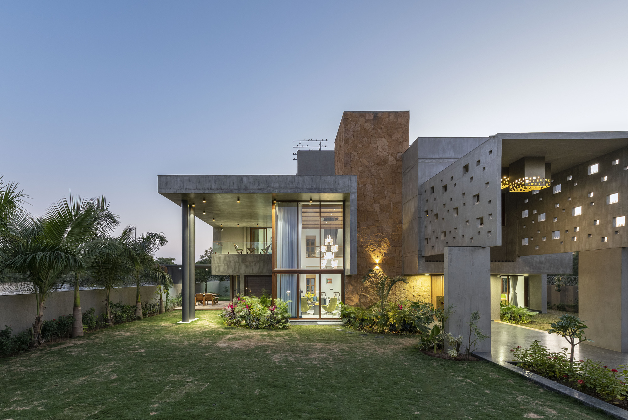 Gallery of PIXEL HOUSE / The Grid Architects - 6