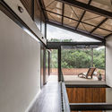 Casa Valinhos / Bernard Leroux Arquitetos - Fotografia de Interiores, Casas, Viga, Fachada, Corrimão