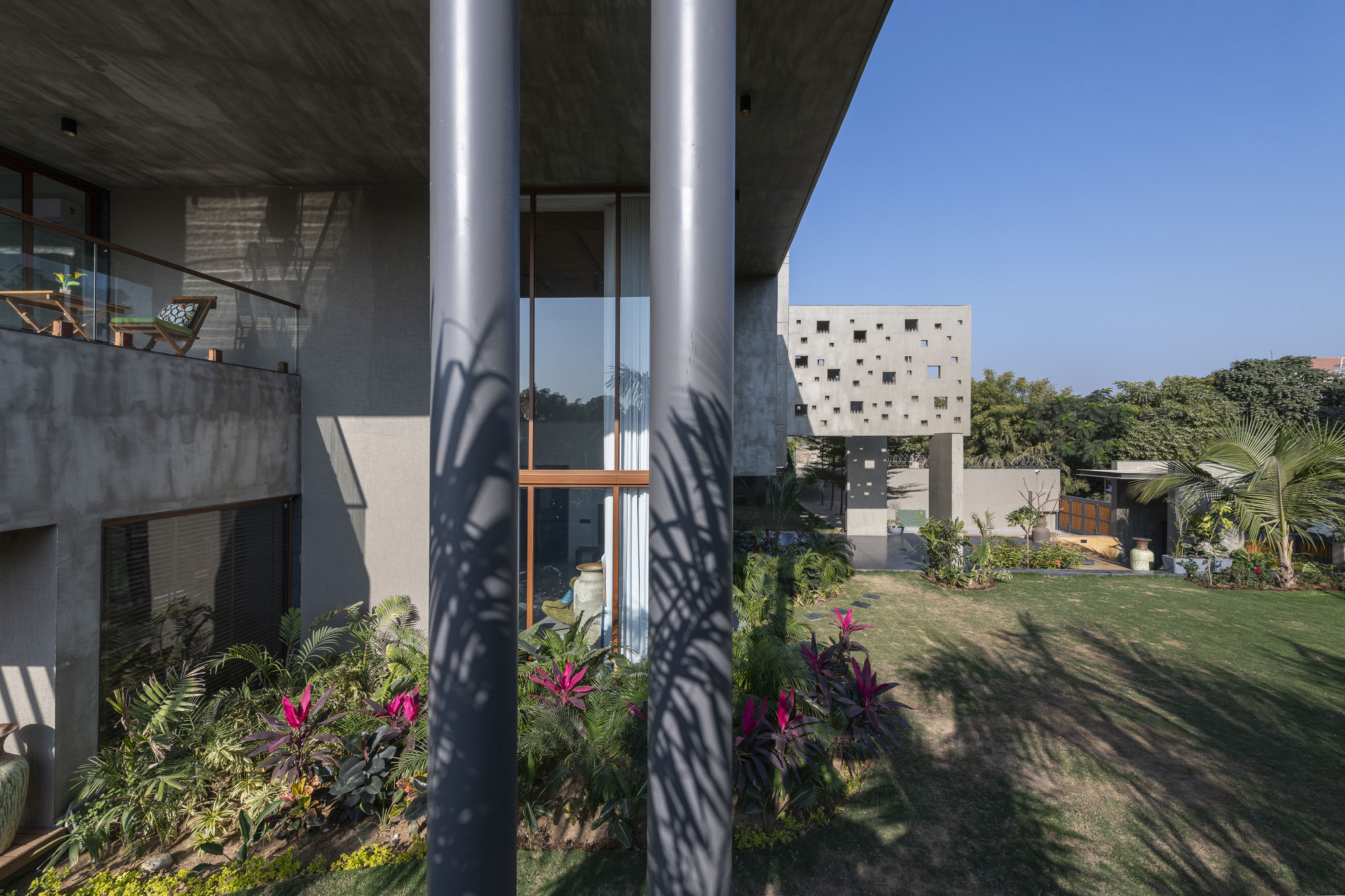 Gallery of PIXEL HOUSE / The Grid Architects - 18