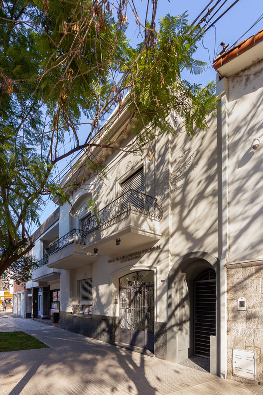 Surveying Professionals College in Santa Fe / Estudio Irigoyen, Navarro Arquitectos - Exterior Photography, Facade, Door