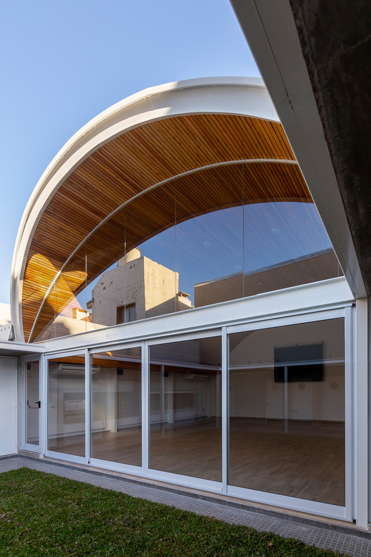 Surveying Professionals College in Santa Fe / Estudio Irigoyen, Navarro Arquitectos - Exterior Photography, Facade, Arch, Concrete