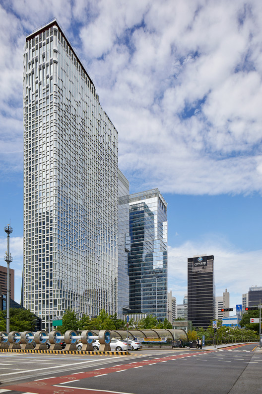 UNStudio conclui obras de reforma da sede da Hanwha em Seul UNStudio conclui obras de reforma da sede da Hanwha em Seul - Imagem 4 de 19