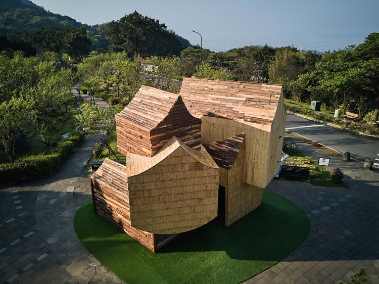 Architectonic & Structural Possibilities of Log Wood - Image 4 of 18