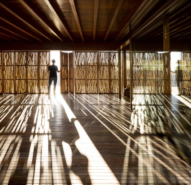 Brazilian Houses: 9 Homes with Lightweight Partitions - Featured Image