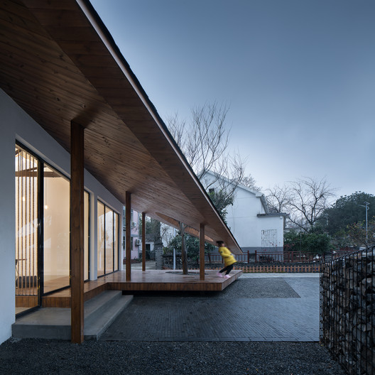 Edificio de actividades de la aldea MaJiaLong / Mix Architecture Edificio de actividades de la aldea MaJiaLong / Mix Architecture - Fotografía exterior, Concreto, Pilares, Fijación Vigas