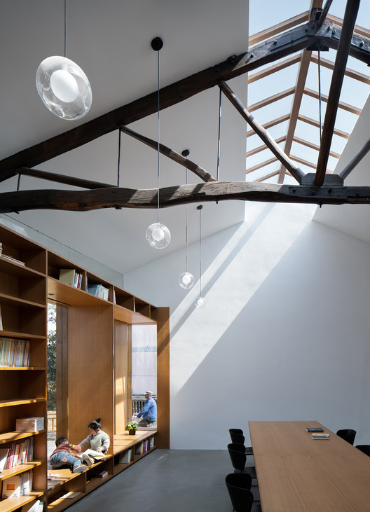 Edificio de actividades de la aldea MaJiaLong / Mix Architecture Edificio de actividades de la aldea MaJiaLong / Mix Architecture - Fotografía interior, Madera, Estanterías