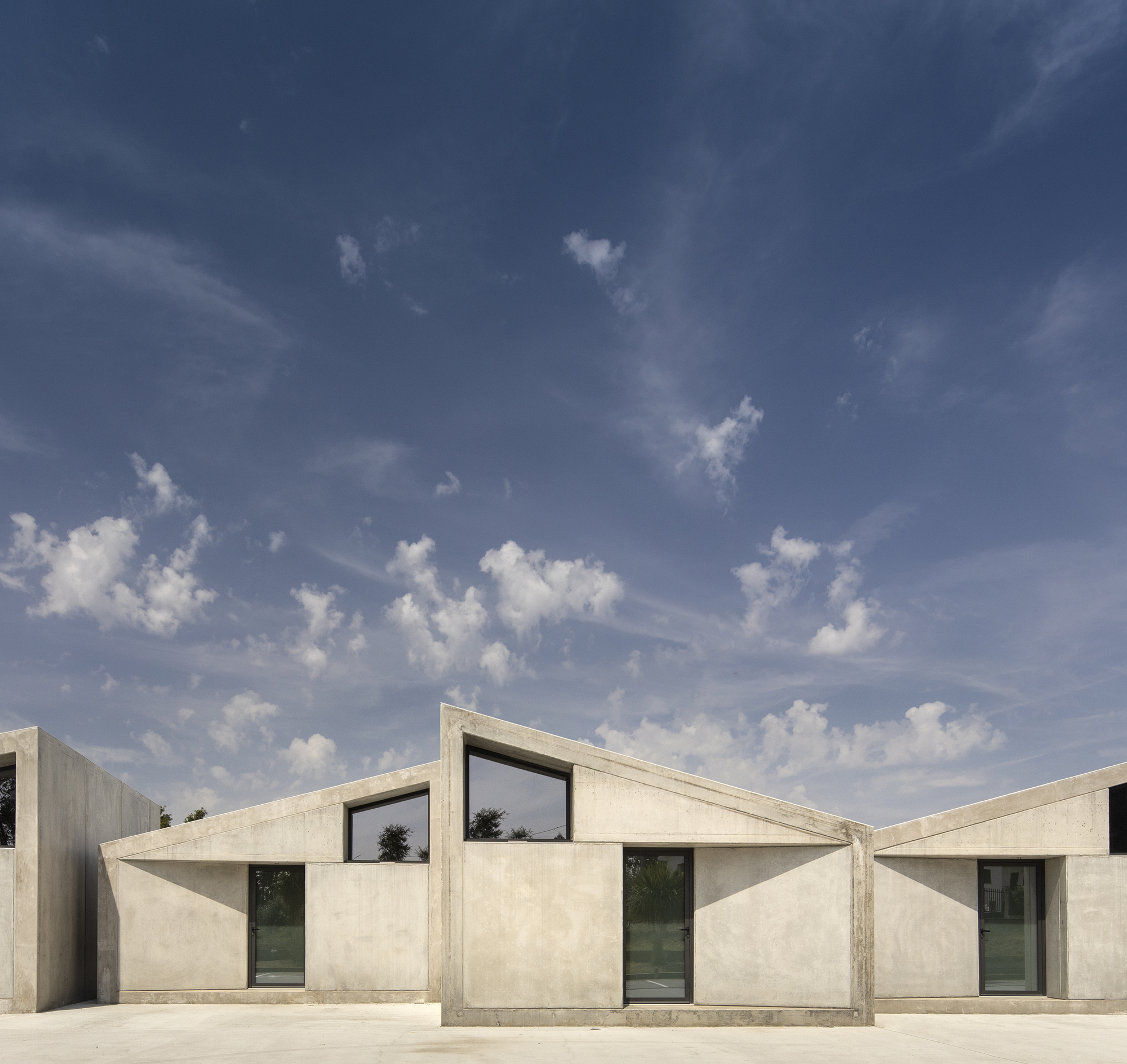 Gallery of 1000m2 Prefabricated Housing / SUMMARY - 18