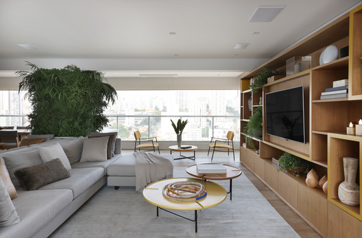 Apartamento Núcleo  / MAB3 Arquitetura - Fotografia de Interiores, Sala de Estar, Mesa, Sofá, Prateleira, Cadeira