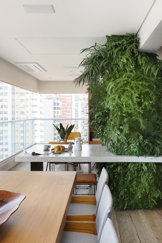 Apartamento Núcleo  / MAB3 Arquitetura - Fotografia de Interiores, Mesa, Janela, Cadeira