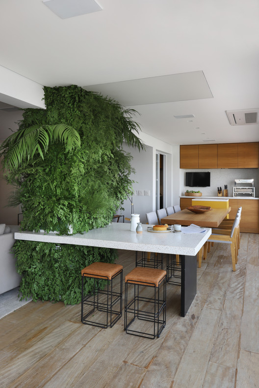 Apartamento Núcleo  / MAB3 Arquitetura - Fotografia de Interiores, Sala de Jantar, Mesa, Bancada, Janela