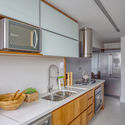 Apartamento Leblon / Natália Lemos + Paula Pupo - Fotografia de Interiores, Cozinha, Bancada, Pia