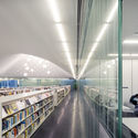 多伦多郊区图书馆及社区公园  / RDH Architects - 室内图, 图书馆