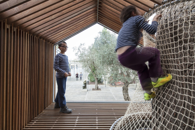 Nature Within: 17 Projects With Indoor Trees - Image 8 of 19