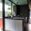 巴西‘图书馆’住宅 / Aedifex - 室内图, 独立住宅, 厨房, 台面
