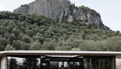 Il Frantoio Building in the Middle of the Olive Grove / Perathoner Architects