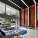 10. Family Room - The Hovering Gardens House: Biệt thự hiện đại chữ U với s&acirc;n vườn ở giữa