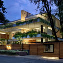 30. From Road (Night) - The Hovering Gardens House: Biệt thự hiện đại chữ U với s&acirc;n vườn ở giữa