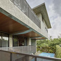 01 Balcony  - Tresno House / RAW Architecture: Biệt thự hiện đại c&acirc;y xanh v&agrave; hồ bơi