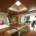 02 Atrium Skylight  Tumpang Sari1 - Tresno House / RAW Architecture: Biệt thự hiện đại c&acirc;y xanh v&agrave; hồ bơi