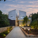Casa identidad / Paseo Architecture - Fotografía exterior, Casas, Jardín