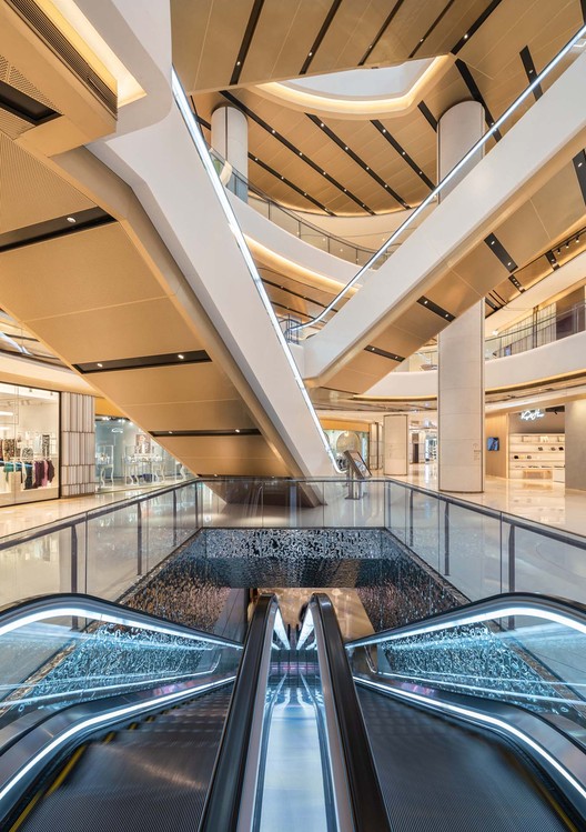 外滩金融中心南区商场 / Kokaistudios - 室内图, 玻璃