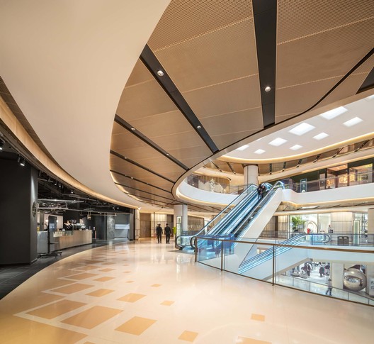 外滩金融中心南区商场 / Kokaistudios 外滩金融中心南区商场 / Kokaistudios - 室内图, 楼梯