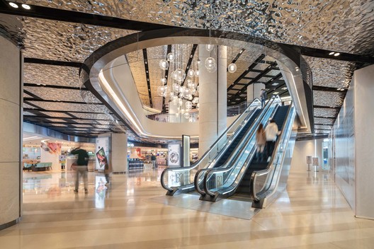 外滩金融中心南区商场 / Kokaistudios 外滩金融中心南区商场 / Kokaistudios - 室内图, 楼梯, 扶手