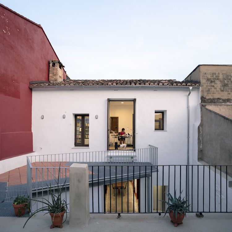 House Ca la Maña / Fent Estudi Coop V - Exterior Photography, Facade, Door