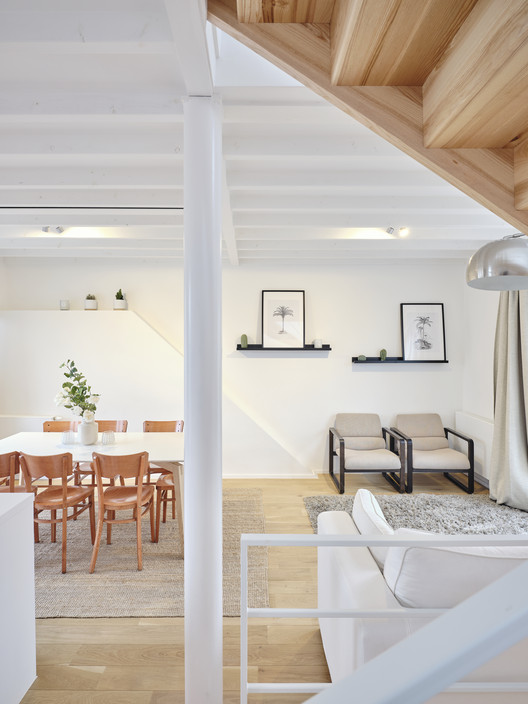 布鲁塞尔街边公寓改造，向上生长 / NOTAN OFFICE - 室内图, 餐厅, 木头