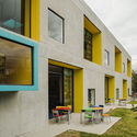 Jardín Infantil Rodrigo Lara Bonilla / FP Arquitectura - Fotografía exterior, Kindergarten, Fachada, Puerta