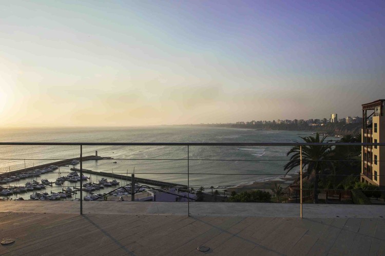 Casa Vertical / Juan Carlos Doblado. Imagem © Elsa Ramirez