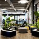 Oficinas Mercado Libre / Estudio Elia Irastorza + BMA arquitectos + Methanoia - Interiores De Oficina, Iluminación, Sillas