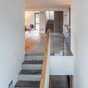 La última casa  / Arnau estudi d'arquitectura - Fotografía interior, Casas, Escaleras, Puerta, Barandas, Fijación Vigas