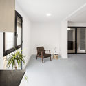 巴塞罗那老城区集装箱应急住房 / Straddle3 + Eulia Arkitektura + Yaiza Terré - 室内图, 公寓