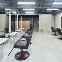 Rowen esaka Salon / Naoya Matsumoto Design - Interior Photography, Living Room, Chair