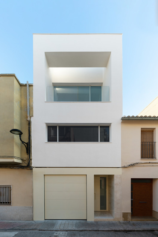 Ferragud House / Carles Faus Arquitectura - Exterior Photography, Facade, Door, Concrete