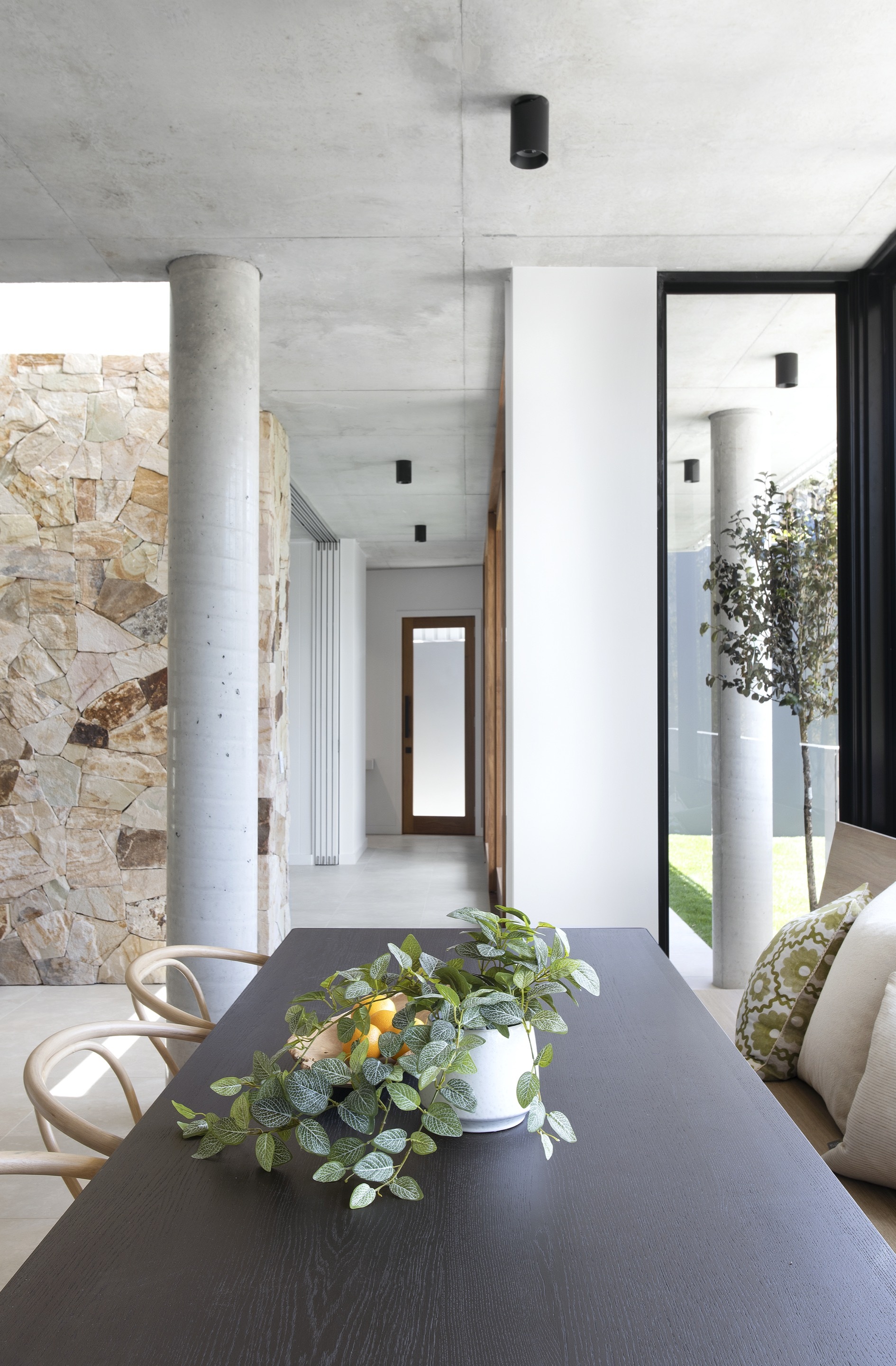 Gallery of Amaroo House / Alexandra Buchanan Architecture - 13