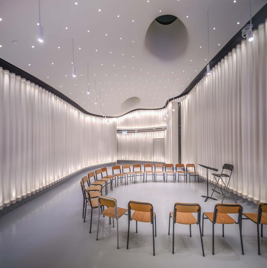 扩建九龙塘宣道小学，狭缝中的音乐厅 / 元新建城  - 室内图, 餐厅