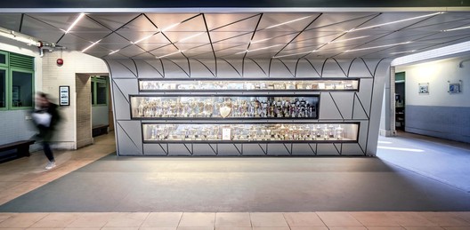 扩建九龙塘宣道小学，狭缝中的音乐厅 / 元新建城  - 玻璃