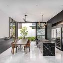 Berrima 13 LR - Căn biệt thự hiện đại đẳng cấp thiết kế tr&ecirc;n miếng đất h&igrave;nh tam gi&aacute;c ấn tượng ở Singapore