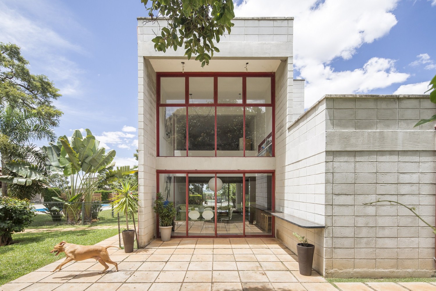 Galeria de Casas brasileiras: 15 residências com blocos de concreto - 14
