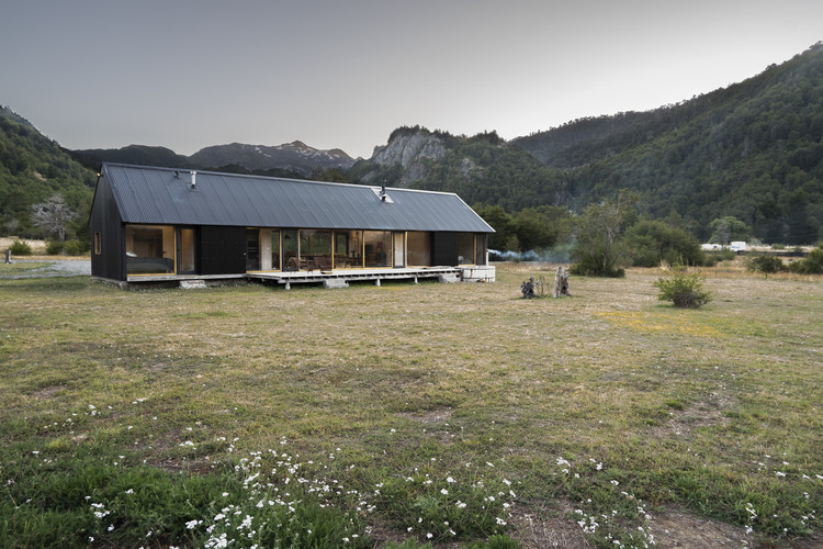 Refugio en Malalcahuello / Iragüen Viñuela Arquitectos - Fotografía exterior, Casas, Jardín