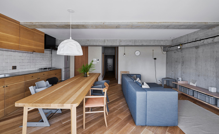 House 1103 / Naoya Matsumoto Design - Interior Photography, Kitchen, Table, Sofa, Beam, Deck