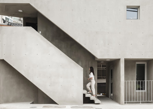 Slit House / Architects H2L Slit House / Architects H2L - Fotografia de Interiores, Concreto