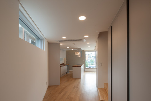 Slit House / Architects H2L Slit House / Architects H2L - Fotografia de Interiores, Cadeira, Janela