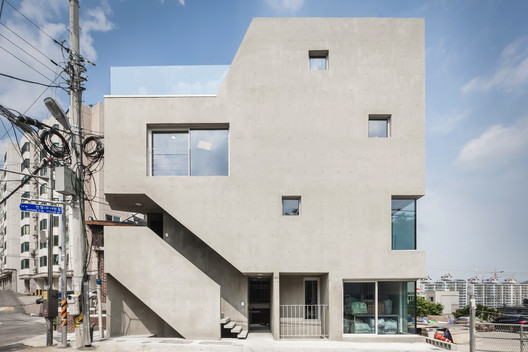 Slit House / Architects H2L Slit House / Architects H2L - Fotografia de Exterior, Fachada