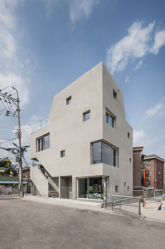 Slit House / Architects H2L Slit House / Architects H2L - Fotografia de Exterior, Fachada, Concreto