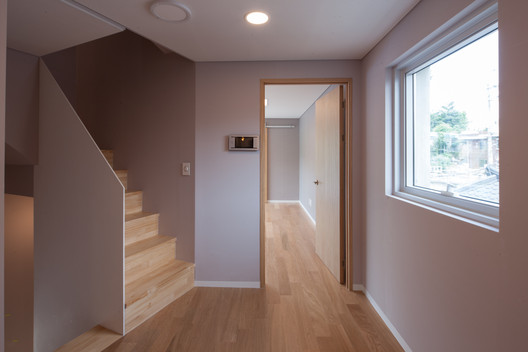 Slit House / Architects H2L Slit House / Architects H2L - Fotografia de Interiores, Escada, Janela
