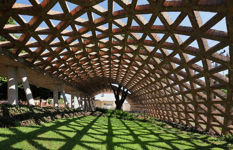 "Every Project Is an Opportunity to Build": A Conversation with Solano Benítez and Gloria Cabral - Featured Image