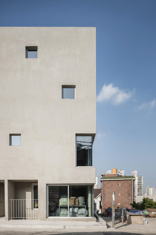 Slit House / Architects H2L Slit House / Architects H2L - Fotografia de Exterior, Fachada